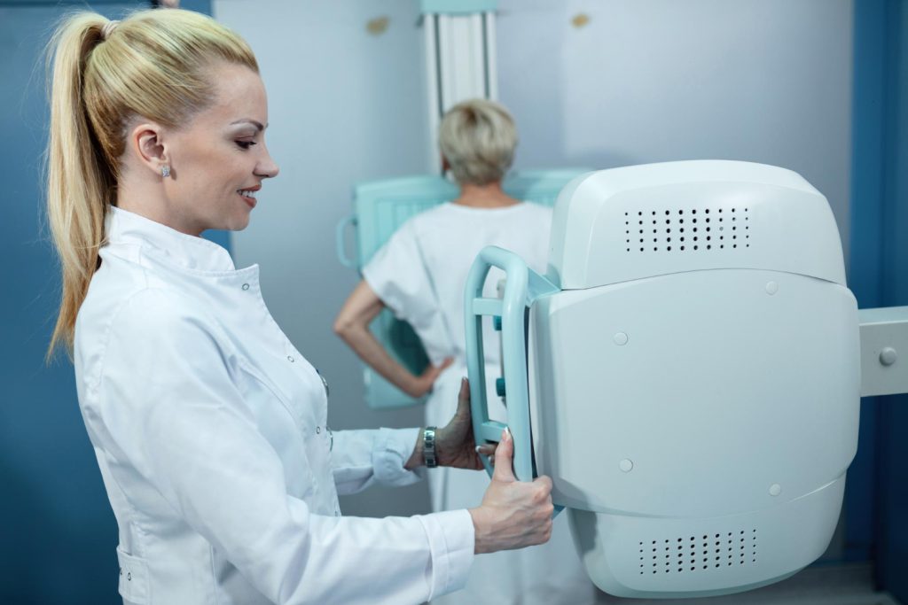 czym sie rozni mammografia od USG?